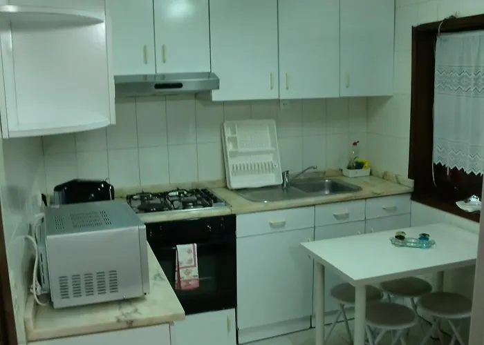 The Yellow House 3 * Порту