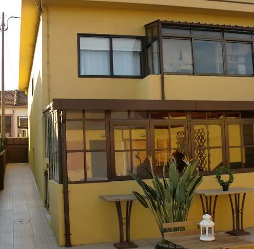 The Yellow House 3 *